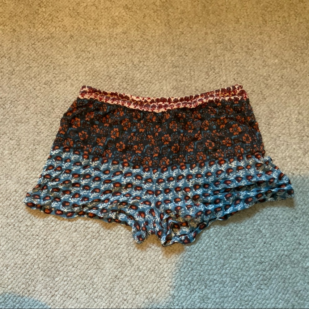 Angie Light Fabric Shorts With Elastic Waist Band